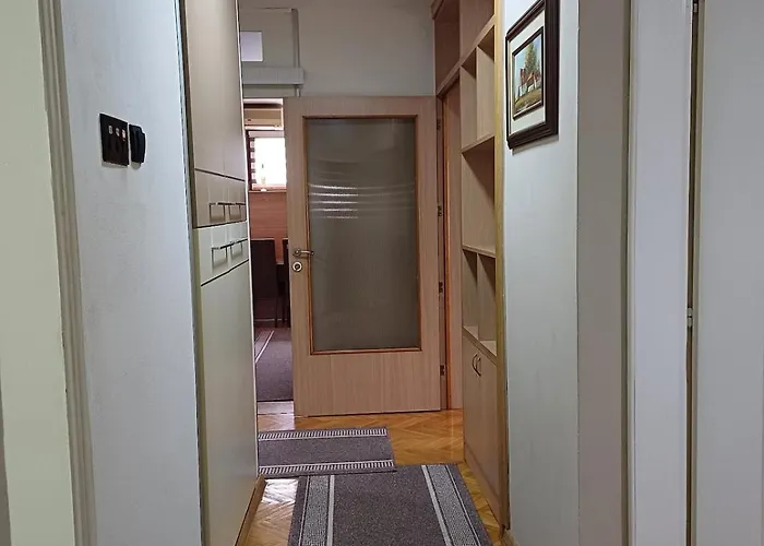 Beautiful House דירה